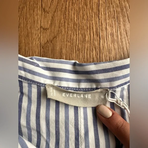 Everlane Blue And White Striped Cotton Collared The Woven PJ Top Size M NWT - Picture 2 of 6